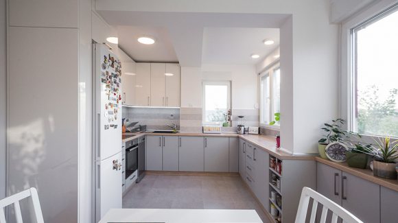 From the overcrowded balcony to the bright kitchen
